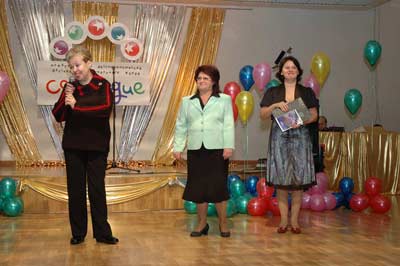 Участников фестиваля приветствует Л.И.Рябышева